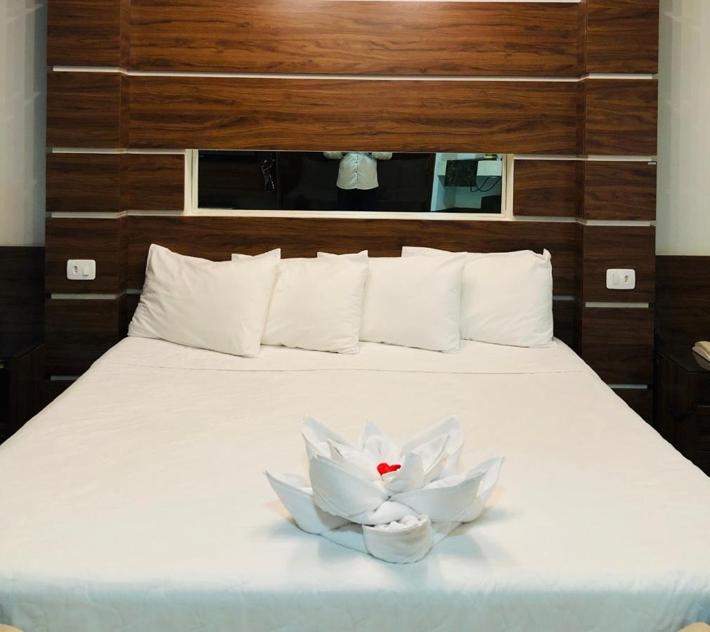 Shelton Palace Hotel Paranavai Bagian luar foto